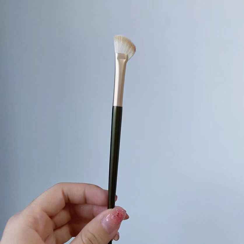 New Half Fan-shaped Soft Angled Flat Head Noses Contour Makeup Brushes