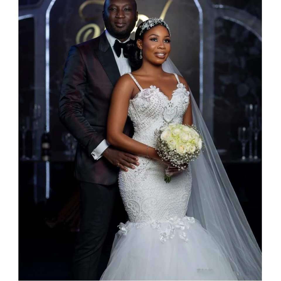 Lace sleeveless big tail style African bridal wedding dress