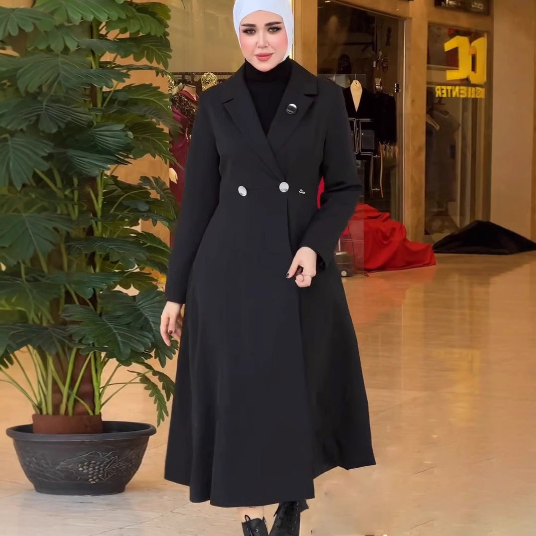 Elegante trench lungo di media lunghezza