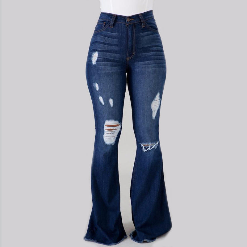 Jeans strappati con glutei aderenti alla moda da donna