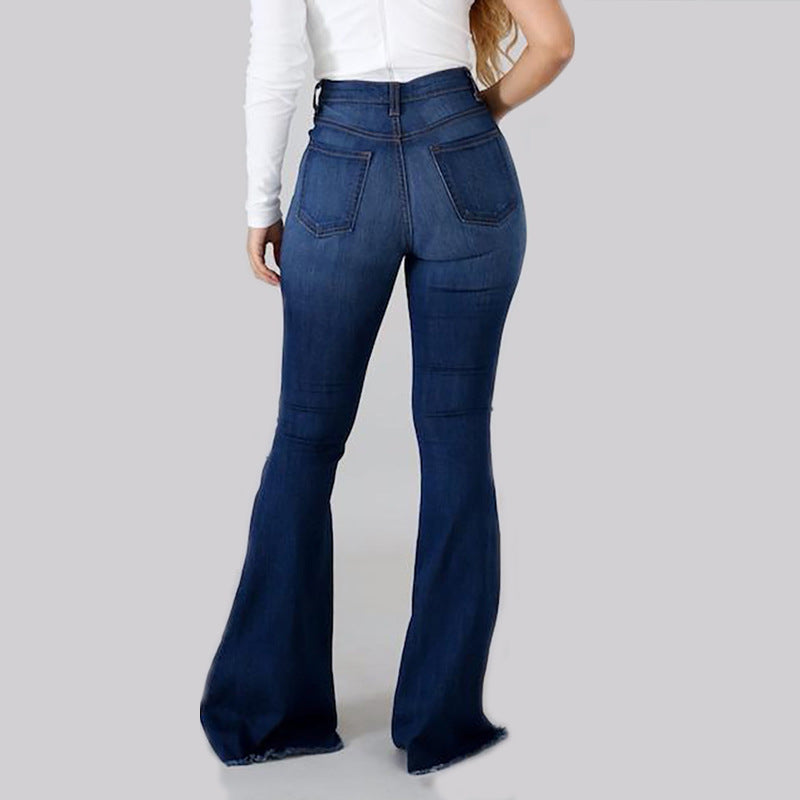 Jeans strappati con glutei aderenti alla moda da donna